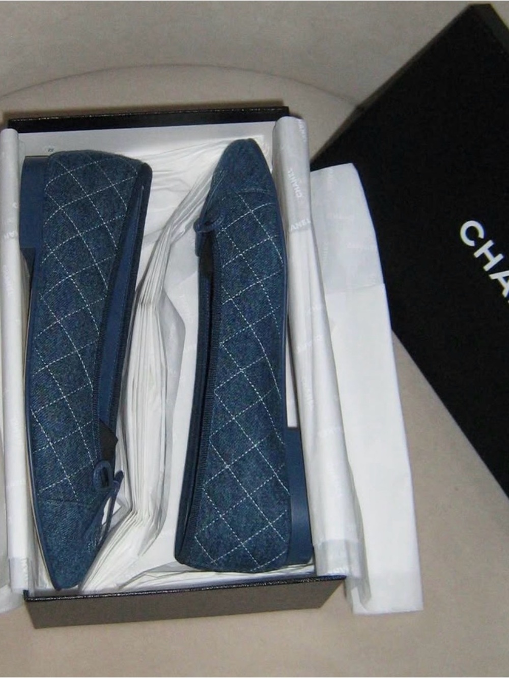 NIB Chanel 26P Washed Denim Quilted CC Logo Bow Tie Ballet
Ballerina Flat 38.5 - Picture 2 of 11
